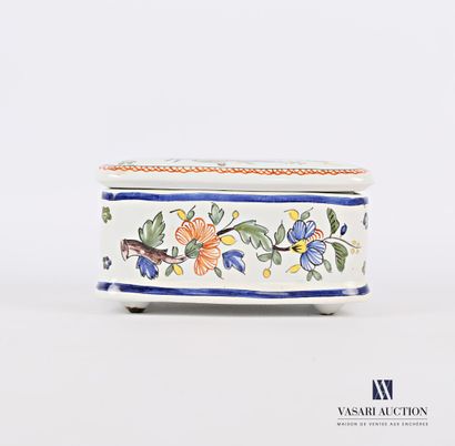 null Earthenware box of movement, the lid decorated in the taste of Rouen of a cornucopia,...