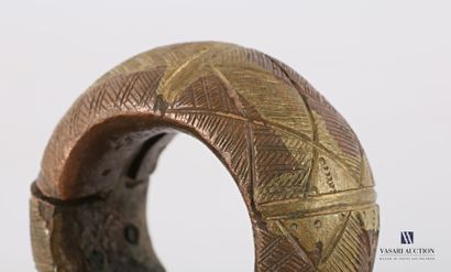 null MOSSI - BURKINA FASO ?

Set of two bronze and copper bracelets decorated with...