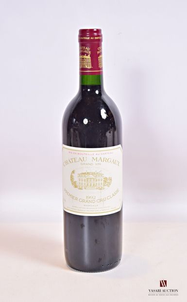 null 1 bouteille	Château MARGAUX	Margaux 1er GCC	1992

	Et. légèrement tachée. N...