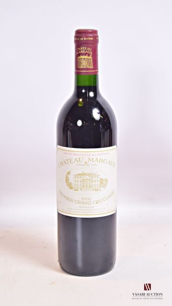 null 1 bouteille	Château MARGAUX	Margaux 1er GCC	1992

	Et. un peu tachée. N : mi/bas...