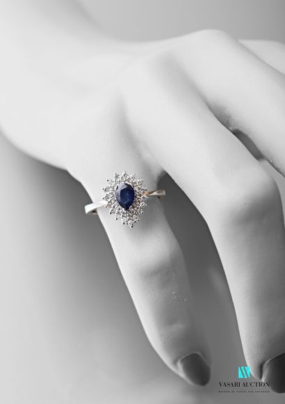null Ring in white gold 750 thousandth set with a pear-cut sapphire calibrating 0,76...