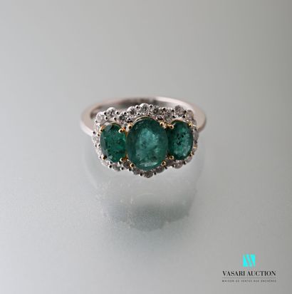 null White gold trilogy ring 750 thousandths decorated with three emeralds calibrating...