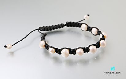 null Bracelet sur cordon de coton noir orné de perles blanches