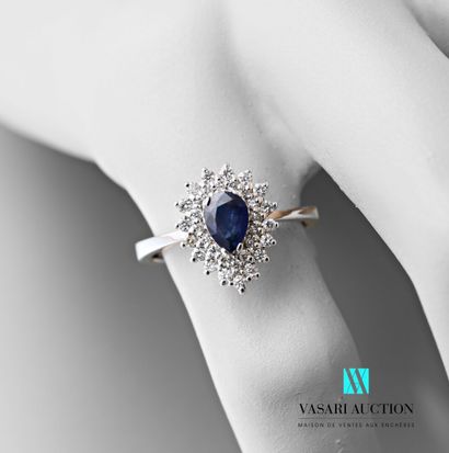 null Ring in white gold 750 thousandth set with a pear-cut sapphire calibrating 0,76...