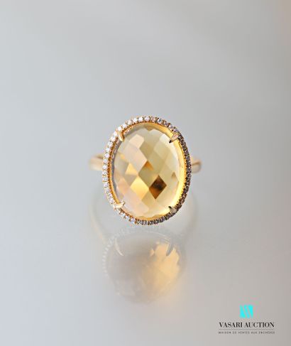 null Yellow gold ring 750 thousandths decorated with an important citrine of oval...