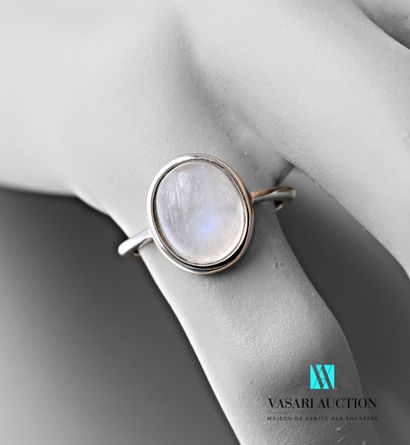 null Silver ring 925 thousandths: ring holding a moonstone in cabochon 

Gross weight:...