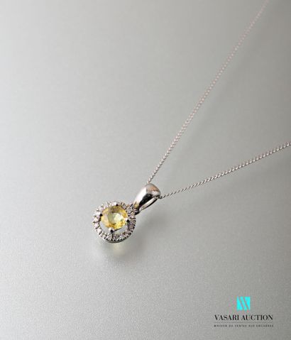 null Chain and its pendant in white gold 750 thousandths set with a yellow sapphire...