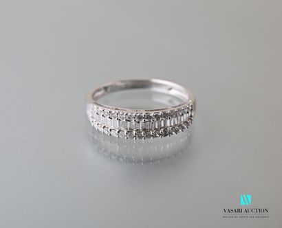 null Half wedding ring in white gold 750 thousandths decorated in its center with...