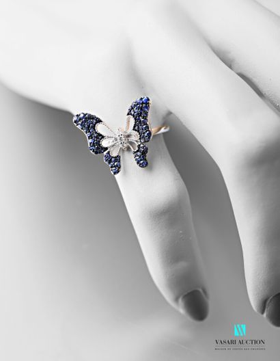 null Butterfly ring in white gold 750 thousandths, the body decorated with three...