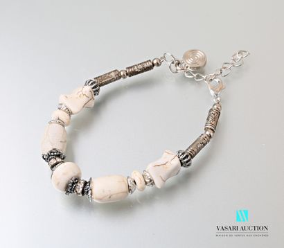 null Mexican style bracelet with a lobster clasp.

Length : 18,5 cm