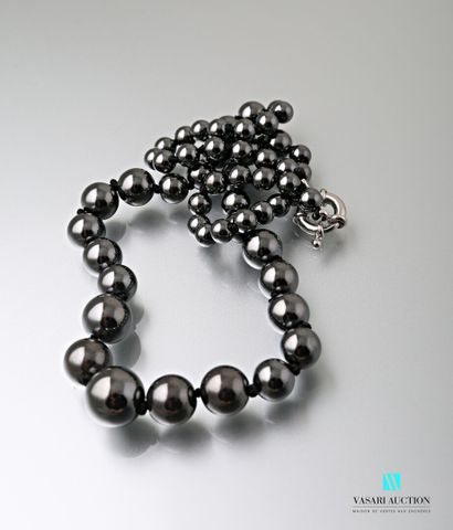 null Collier de perles d'hématites de 6,3 mm à 14 mm disposées en chute, fermoir...