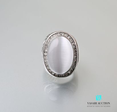 null Ring with a pearly cabochon in the middle

Finger size : 57