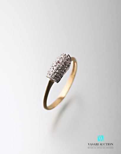 null Ring in yellow gold 750 thousandths decorated with a band in projection decorated...