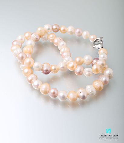 null Necklace in white and pastel freshwater pearls, the clasp mousuqeton in steel.

Length...