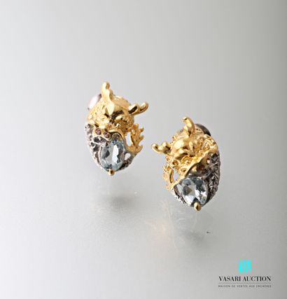 null Pair of silver and vermeil 925 thousandths earrings with a dragon motif set...