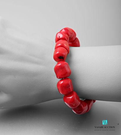 null Bracelet decorated with beads of bamboo root of coral on elastic cord.

Diameter:...