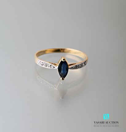 null Yellow gold ring 750 thousandth set with a sapphire of size navette calibrating...