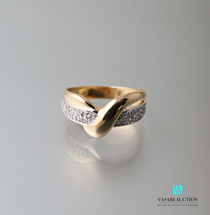 null Ring in yellow gold 750 thousandth, the body in V interlaced decorated with...