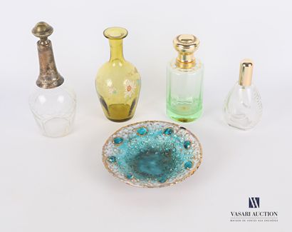 null Lot including a Limoges enamelled dish signed Louise Arnaud on the back (Diam.:...