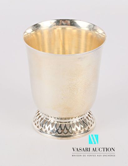 null Silver plated metal tumbler, the tulip body, it rests on a base with openwork...