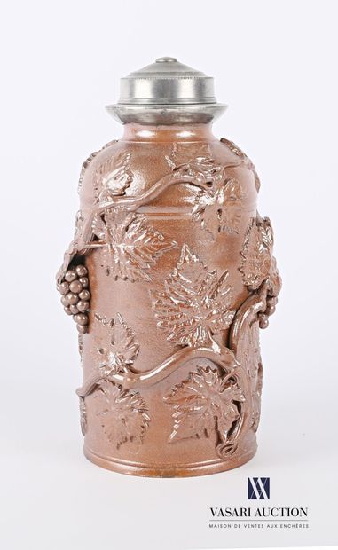 null BEAUVAIS

Stoneware tobacco pot of bottle shape, the lid with pewter screw,...