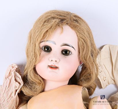 null RABERY and DELPHIEU (1856-1899)

Doll head in cast biscuit, fixed brown eyes,...