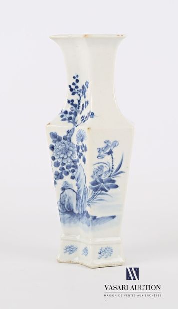 null CHINE

Vase octogonal de forme balustre à pans coupés en porcelaine à décor...