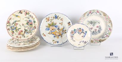 null GIEN - Manufacture of 

Suite of six plates in fine earthenware with decoration...
