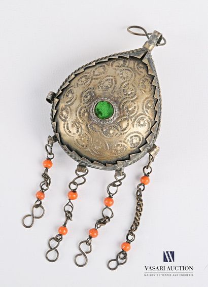 null AFRICA

Metal pendant in the shape of a drop, it presents a green tinted glass...