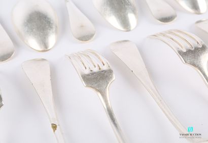 null Set of twelve silver plated cutlery sets with flat handles.

Six sauce spoons...
