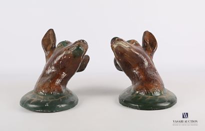 null Two heads of deer in cape in painted plaster 

(chips, jumps in the patina and...