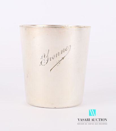 null A silver plated truncated cone-shaped tumbler, marked Yvonne.

Goldsmith : Christofle

(disargenture)

Height...