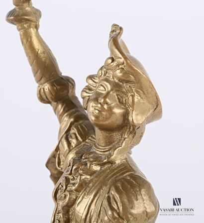 null Bougeoir en bronze à patine dorée figurant un gentilhomme 

XXème siècle

(socle...