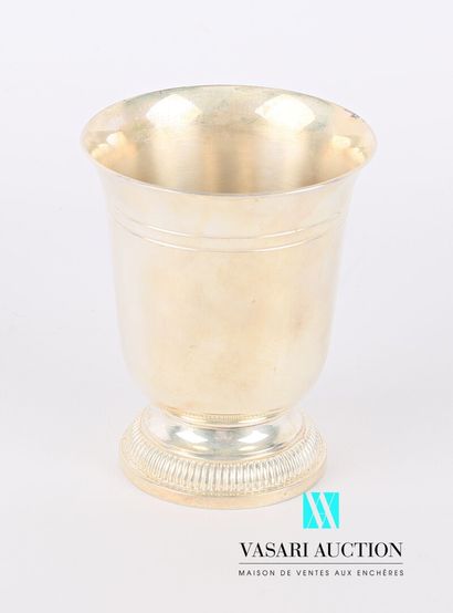 null Silver plated metal tumbler, the body decorated with two nets, it rests on a...