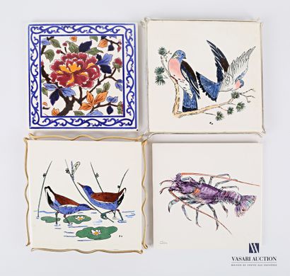 null GIEN - Manufacture of 

Suite of three earthenware tiles with painted decoration...
