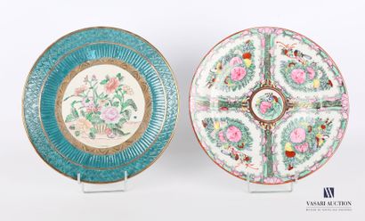 null CHINA

Set of two porcelain plates, one decorated with a flower basket in the...