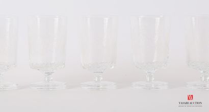 null Suite of six crystal stemmed glasses the cups with engraved decoration of birds...