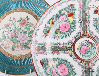 null CHINA

Set of two porcelain plates, one decorated with a flower basket in the...