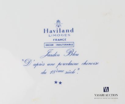 null HAVILAND

Assiette octogonale en porcelaine bleue à décor dit "Jardin Bleu -...