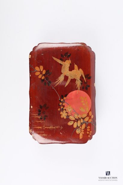 null Rectangular box in lacquered cardboard with polychrome decoration of birds and...