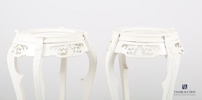 null Pair of white lacquered wood saddles, the round top darkened by a white marble,...