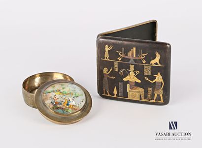 null Lot including a brass powder box, the lid decorated with a scene of oriental...