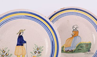 null MALICORNE

Pair of earthenware plates with porlychrome decoration of a gentleman...