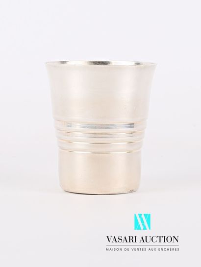null Silver plated metal tumbler, the body presents three nets arranged in step.

(slight...