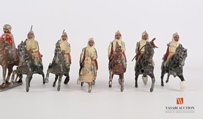 null soldats-figurines type Quiralu aluminium : Armée française, cavaliers de troupes...