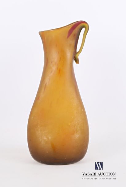 null Vase of naturalist form out of blown and spun glass with decoration of multicoloured...