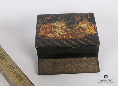 null Bronze inkwell/nib holder with engraved decoration of interlaces 

Indochinese...