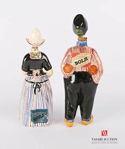  Paire de flacons à liqueur représentant un couple en habit traditionnel tenant des...