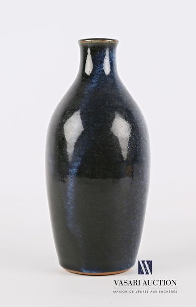 null Vase de forme ovoïde en terre-cuite émaillée bleu nuit

Signé au revers Christian...