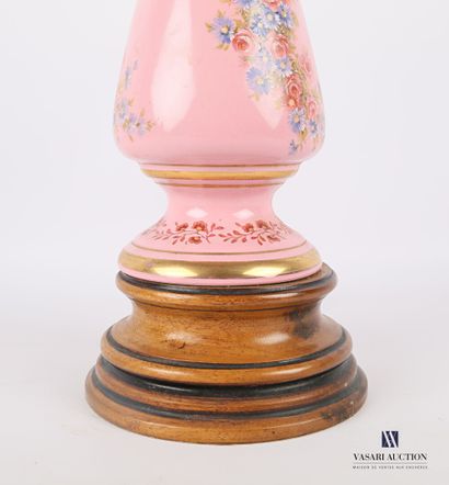 null Oil lamp in fine earthenware, the shaft decorated with bouquets of flowers and...